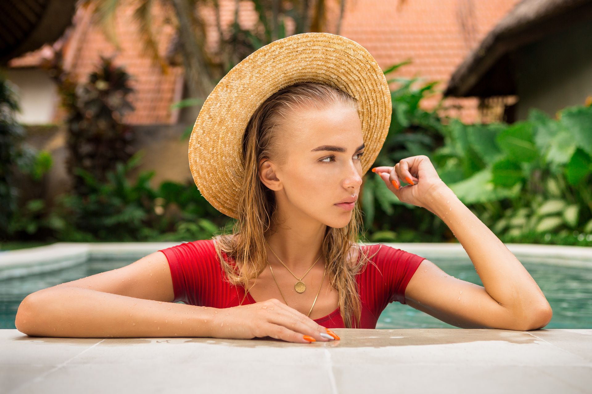 sexy-lady-on-vacation-QYXFMEJ.jpg